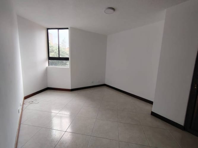 Apartamento de 3 alcobas en arriendo en Castropol, Medellín, 75 m² · foto 3 de 9