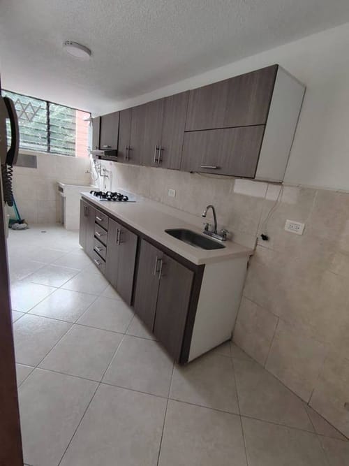 Apartamento de 3 alcobas en arriendo en Castropol, Medellín, 75 m² · foto 5 de 9