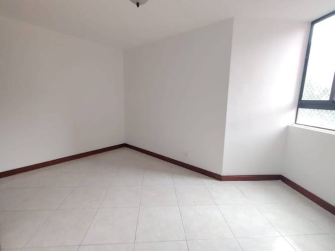 Apartamento de 3 alcobas en arriendo en Castropol, Medellín, 75 m² · foto 6 de 9
