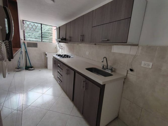 Apartamento de 3 alcobas en arriendo en Castropol, Medellín, 75 m² · foto 7 de 9