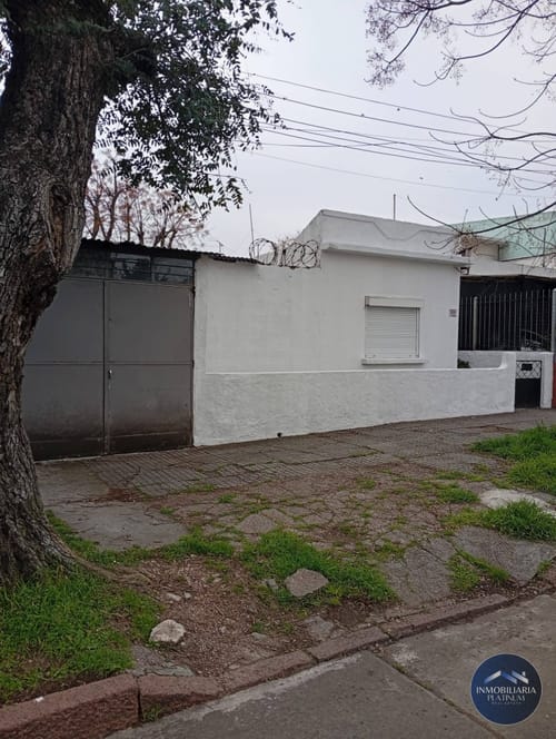 Casa en alquiler c/ cochera en Cerrito · Photo 1