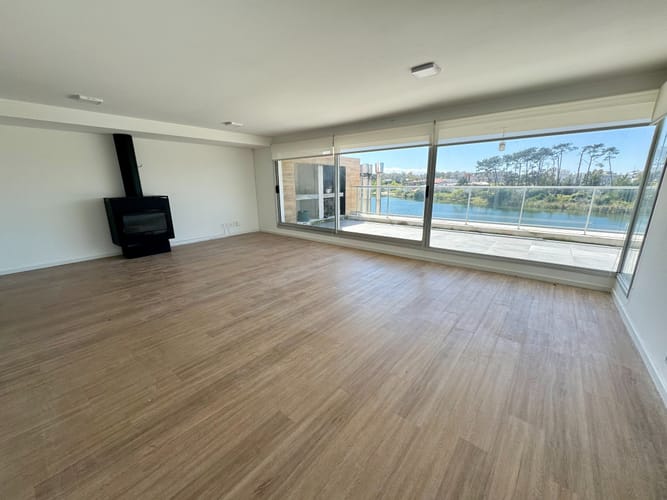 Alquiler apartamento 3 dormitorios con vista al lago en Avenida de las Americas Parque Miramar Carrasco · Photo 1