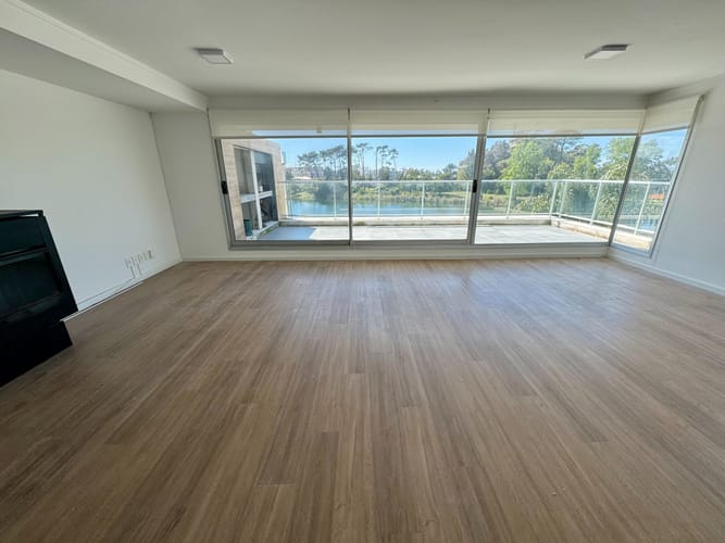 Alquiler apartamento 3 dormitorios con vista al lago en Avenida de las Americas Parque Miramar Carrasco · Photo 2