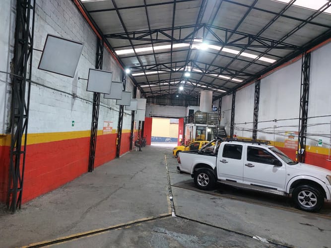 Bodega en arriendo en Boston, Medellín, 380 m² · foto 2 de 7