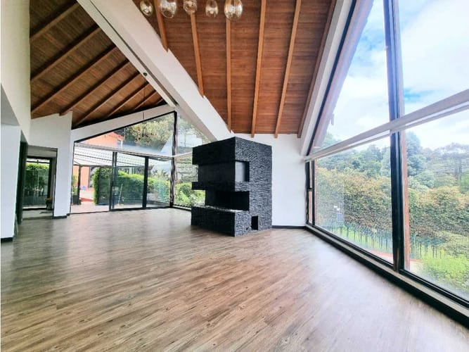 Casa de 4 alcobas en venta en Cerros De Suba, Bogotá, 380 m² · foto 2 de 24