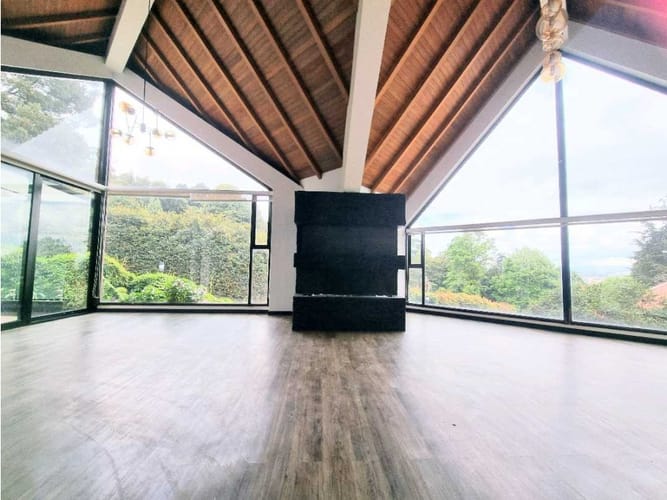 Casa de 4 alcobas en venta en Cerros De Suba, Bogotá, 380 m² · foto 3 de 24