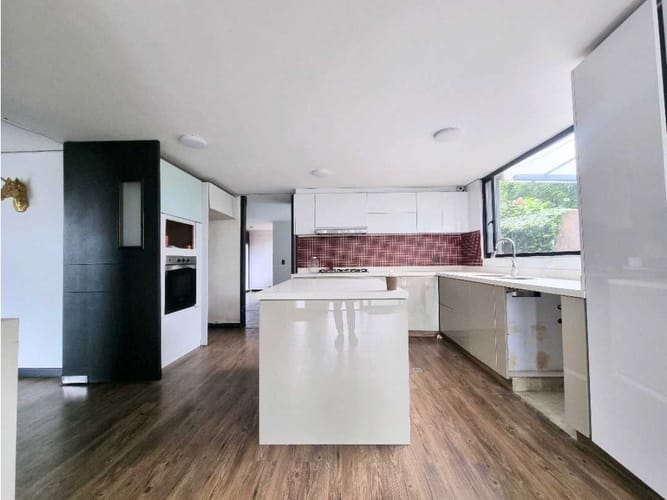 Casa de 4 alcobas en venta en Cerros De Suba, Bogotá, 380 m² · foto 18 de 24