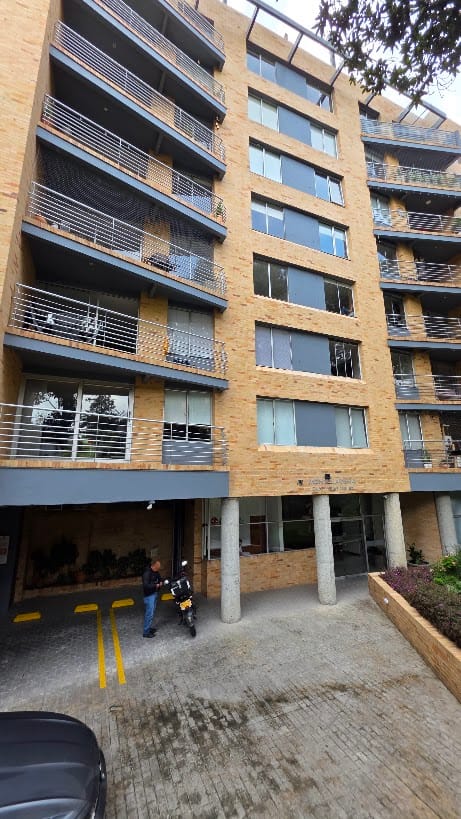 Apartamento de 4 alcobas en venta en Colina Campestre, Bogotá, 195 m² · foto 2 de 24