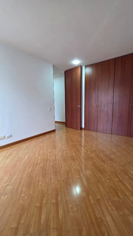 Apartamento de 4 alcobas en venta en Colina Campestre, Bogotá, 195 m² · foto 7 de 24