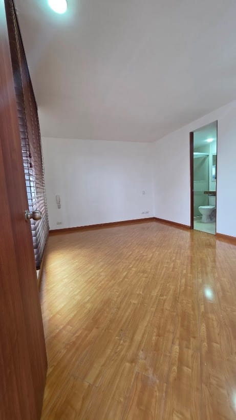 Apartamento de 4 alcobas en venta en Colina Campestre, Bogotá, 195 m² · foto 13 de 24