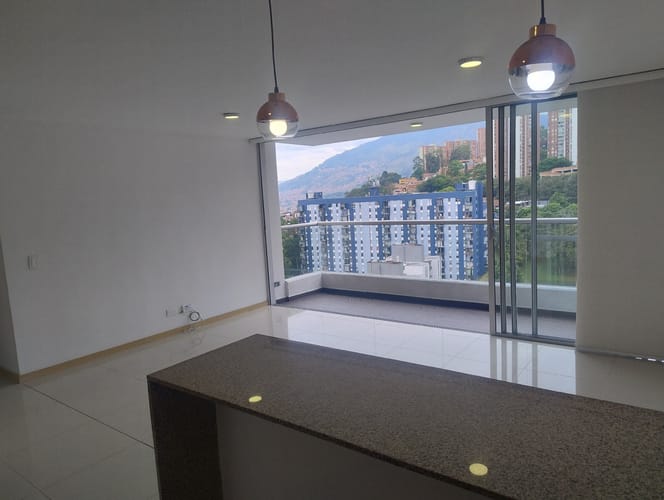 Apartaestudio en arriendo en El Poblado, Medellín, 60 m² · foto 2 de 19