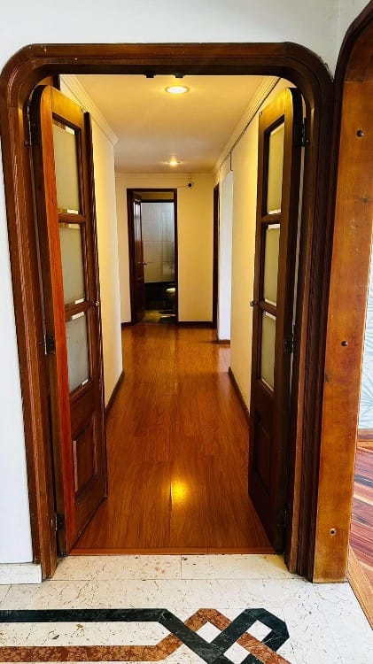 Apartamento de 3 alcobas en venta en Chico Norte, Bogotá, 130 m² · foto 2 de 21