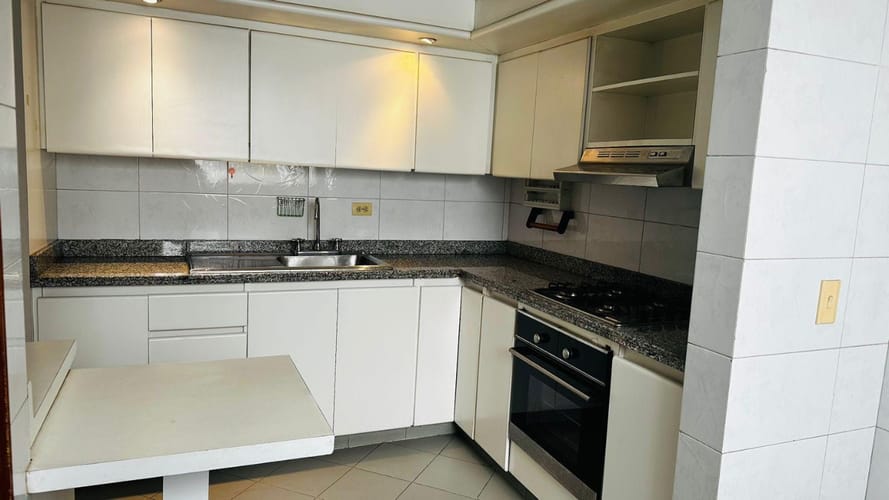 Apartamento de 3 alcobas en venta en Chico Norte, Bogotá, 130 m² · foto 14 de 21