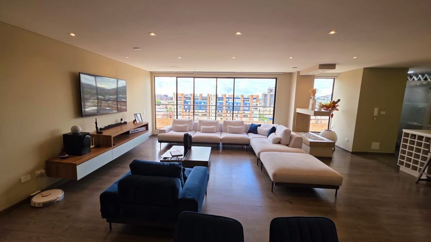 Apartamento de 3 alcobas en venta en La Floresta, Bogotá, 154 m² · foto 2 de 11