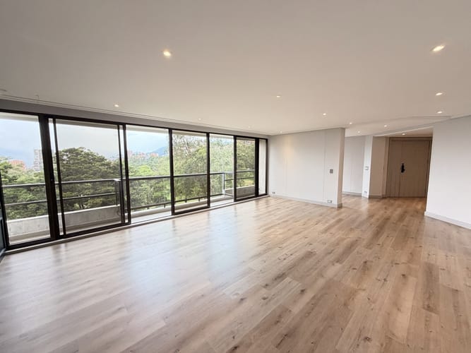 Apartamento de 3 alcobas en arriendo en El Campestre, Medellín, 348 m² · foto 5 de 24
