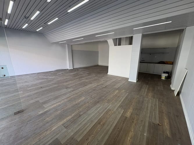 Alquiler Local Comercial 125 M2 Como Nuevo Ideal Para Varios Rubros En Cordón · Foto 4