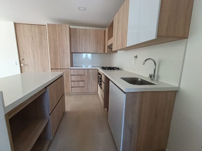 Apartamento de 3 alcobas en arriendo en Camino Verde, Envigado, 89 m² · foto 3 de 16