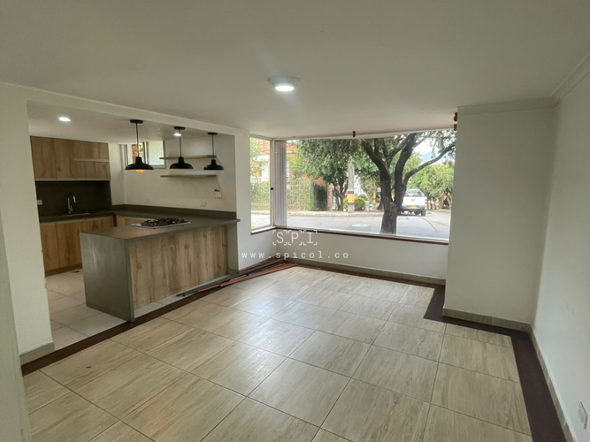 Casa de 5 alcobas en arriendo en El Castillo, Medellín, 330 m² · foto 4 de 24