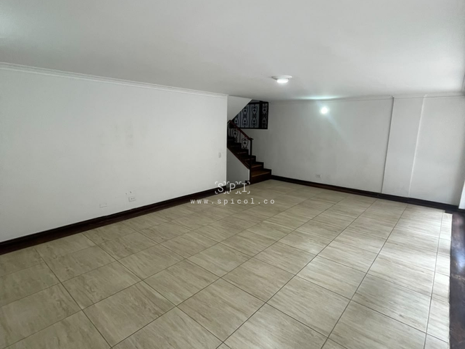 Casa de 5 alcobas en arriendo en El Castillo, Medellín, 330 m² · foto 6 de 24