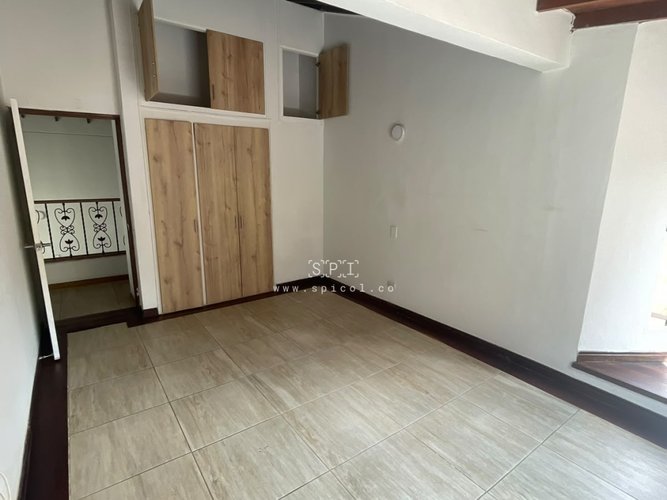 Casa de 5 alcobas en arriendo en El Castillo, Medellín, 330 m² · foto 8 de 24