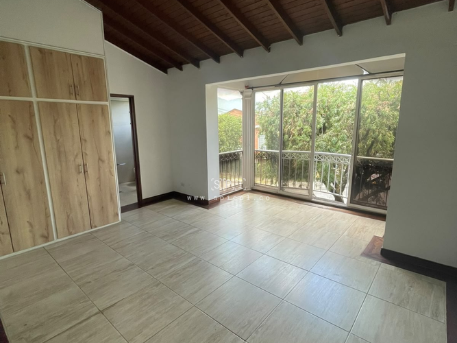 Casa de 5 alcobas en arriendo en El Castillo, Medellín, 330 m² · foto 10 de 24