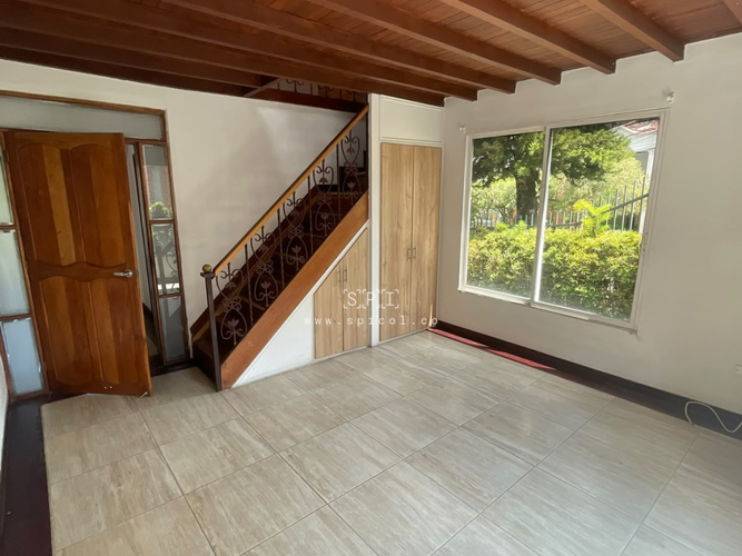 Casa de 5 alcobas en arriendo en El Castillo, Medellín, 330 m² · foto 12 de 24
