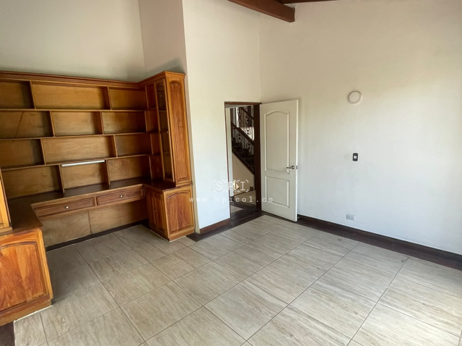 Casa de 5 alcobas en arriendo en El Castillo, Medellín, 330 m² · foto 13 de 24