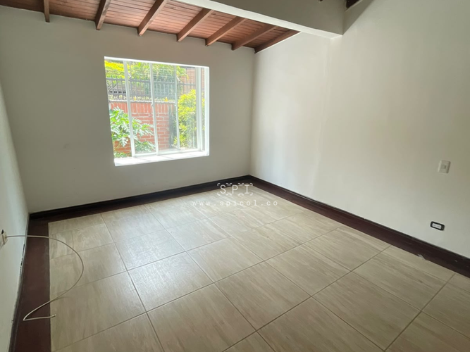 Casa de 5 alcobas en arriendo en El Castillo, Medellín, 330 m² · foto 16 de 24