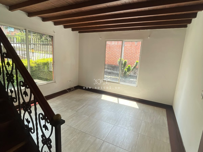 Casa de 5 alcobas en arriendo en El Castillo, Medellín, 330 m² · foto 17 de 24