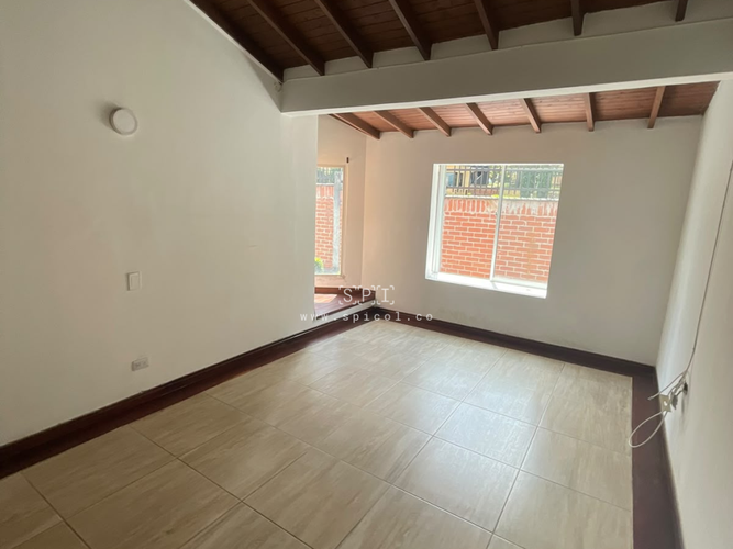 Casa de 5 alcobas en arriendo en El Castillo, Medellín, 330 m² · foto 18 de 24
