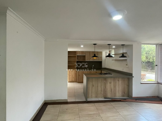 Casa de 5 alcobas en arriendo en El Castillo, Medellín, 330 m² · foto 20 de 24