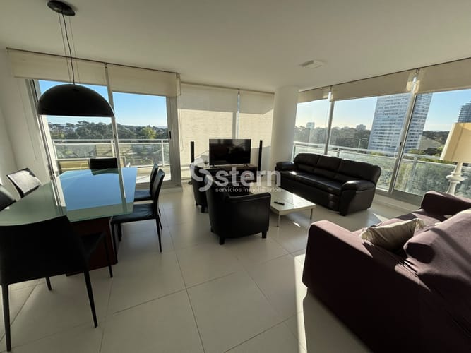 Apartamento en Venta 2 dormitorios y 2 baños. Sobre Roosevelt. Vista al mar