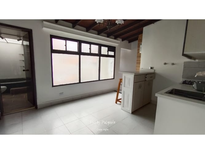 Apartamento de 2 alcobas en venta en Boston, Medellín, 72 m² · foto 2 de 12