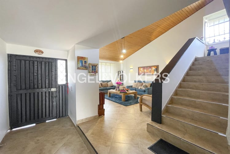 Casa de 4 alcobas en venta en Niza, Bogotá, 249 m² · foto 3 de 18