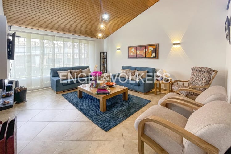 Casa de 4 alcobas en venta en Niza, Bogotá, 249 m² · foto 2 de 18