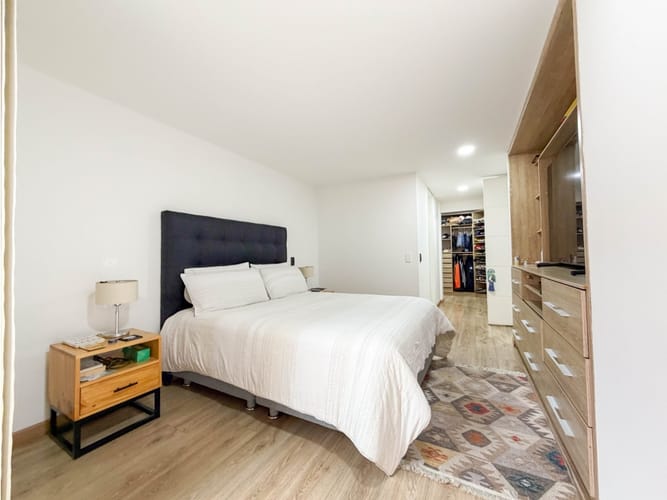 Apartamento de 2 alcobas en venta en Chicó Navarra, Bogotá, 92 m² · foto 12 de 19