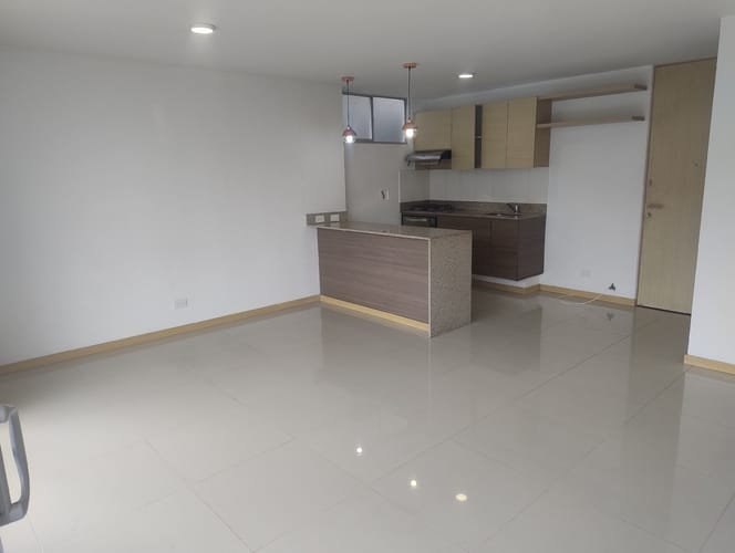 Apartamento de 2 alcobas en arriendo en Loma Del Indio, Medellín, 76 m² · foto 2 de 18