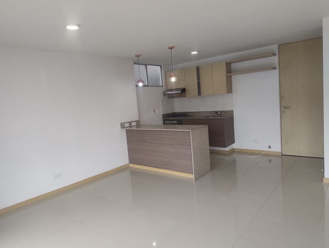 Apartamento de 2 alcobas en arriendo en Loma Del Indio, Medellín, 76 m² · foto 3 de 18