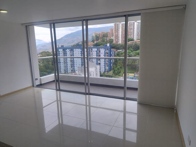 Apartamento de 2 alcobas en arriendo en Loma Del Indio, Medellín, 76 m² · foto 4 de 18