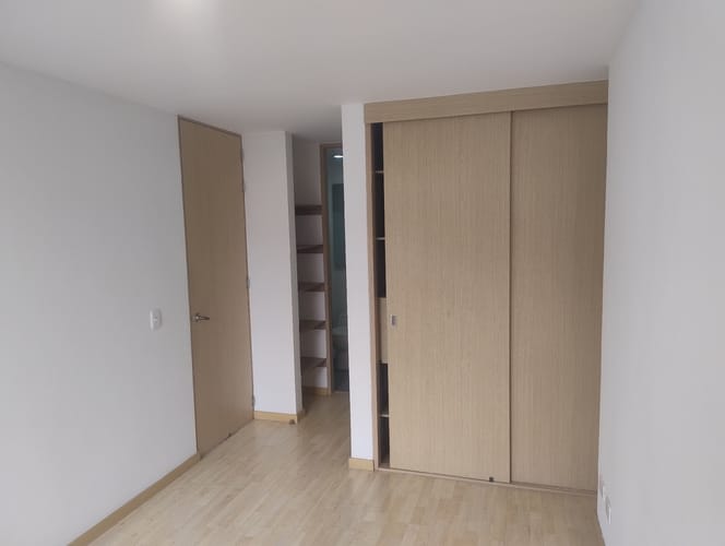 Apartamento de 2 alcobas en arriendo en Loma Del Indio, Medellín, 76 m² · foto 6 de 18