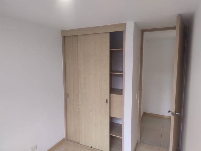 Apartamento de 2 alcobas en arriendo en Loma Del Indio, Medellín, 76 m² · foto 7 de 18