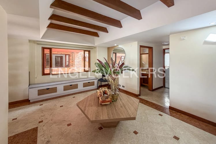 Casa de 3 alcobas en venta en Cerros De Suba, Bogotá, 296 m² · foto 3 de 21