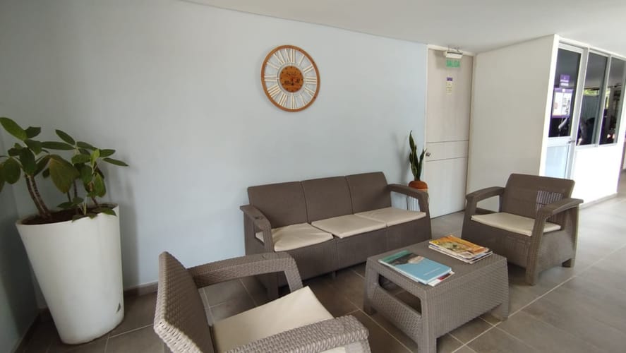 Apartamento de 3 alcobas en venta en Los Guayacanes, Cali, 60 m² · foto 2 de 18