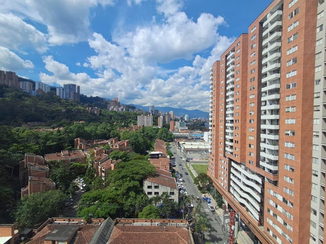 Consultorio en arriendo en El Poblado, Medellín, 35 m² · foto 6 de 8