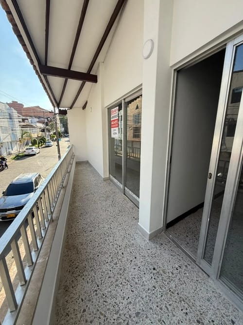 Casa de 5 alcobas en arriendo en La Floresta, Medellín, 180 m² · foto 3 de 10