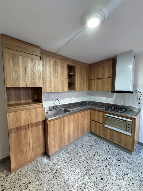 Casa de 5 alcobas en arriendo en La Floresta, Medellín, 180 m² · foto 10 de 10