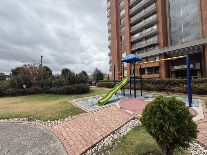 Apartamento de 3 alcobas en venta en Gilmar, Bogotá, 171 m² · foto 2 de 24