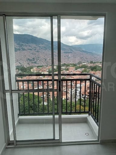 Apartamento de 3 alcobas en venta en Urbanizacion Porto Alegre, Bello, 52 m² · foto 4 de 12