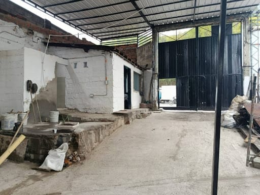 Bodega en arriendo en Caribe, Medellín, 375 m² · foto 2 de 6