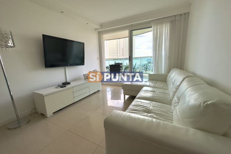 Apartamento 3 dormitorios en alquiler Playa Mansa · Photo 2